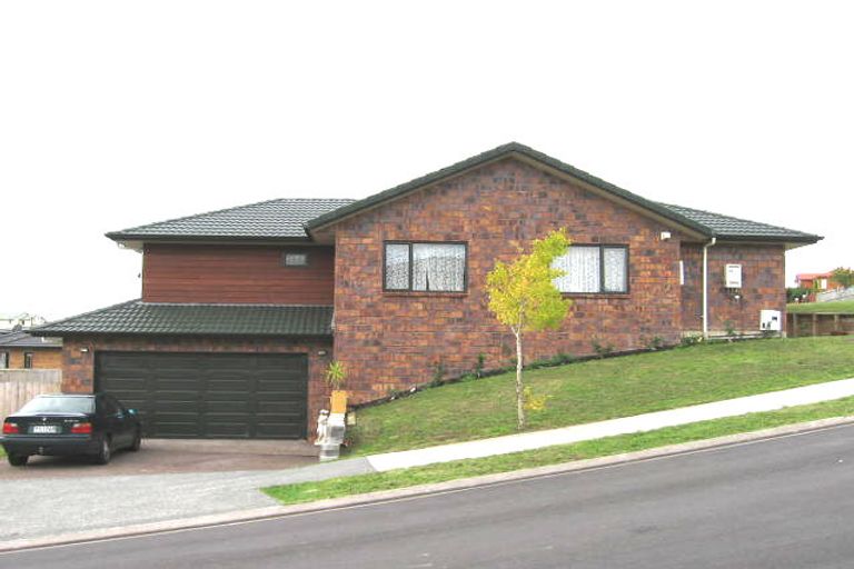 Photo of property in 21 Toledo Avenue, Henderson, Auckland, 0612