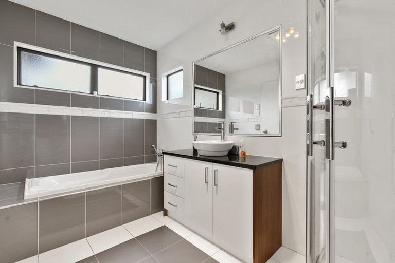 Photo of property in 28 Malahide Drive, Flat Bush, Auckland, 2019
