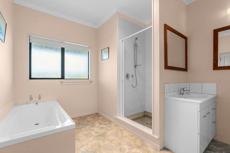 Photo of property in 4 Carrington Drive, Carterton, 5713