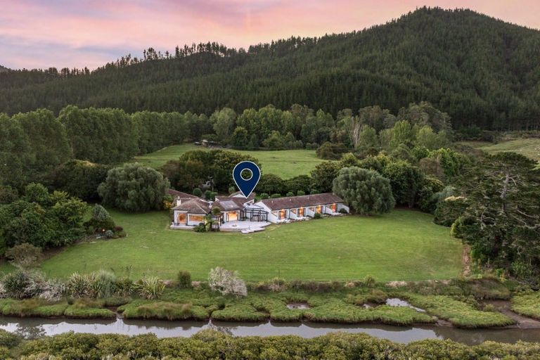 Photo of property in 82 Opoutere Road, Whangamata, 3691