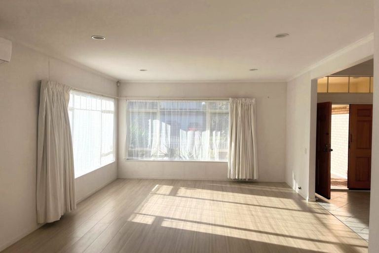 Photo of property in 14 Corta Bella Place, Golflands, Auckland, 2013