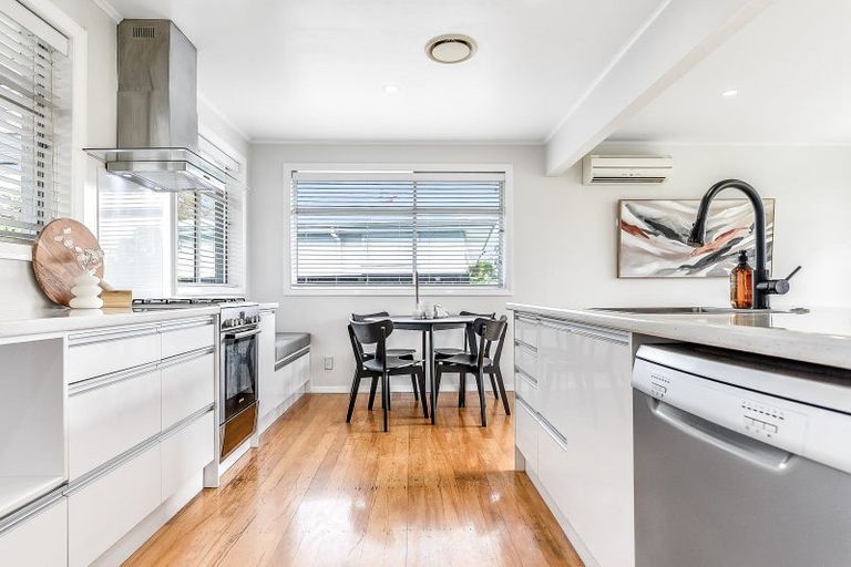 Photo of property in 11 Gerrand Place, Chedworth, Hamilton, 3210