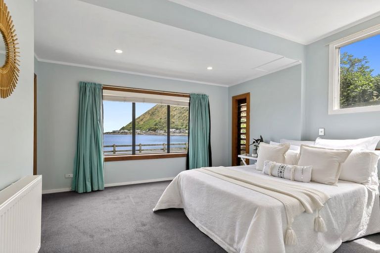 Photo of property in 32 Owhiro Bay Parade, Owhiro Bay, Wellington, 6023