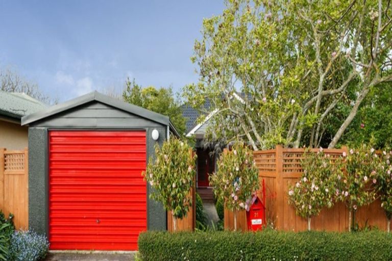 Photo of property in 21 Phoenix Avenue, Hokowhitu, Palmerston North, 4410