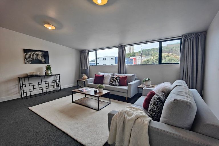 Photo of property in 1/5 Hopper Street, Mount Cook, Wellington, 6011