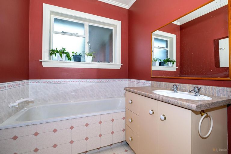 Photo of property in 293 Pleasant Point Highway, Levels, Timaru, 7975