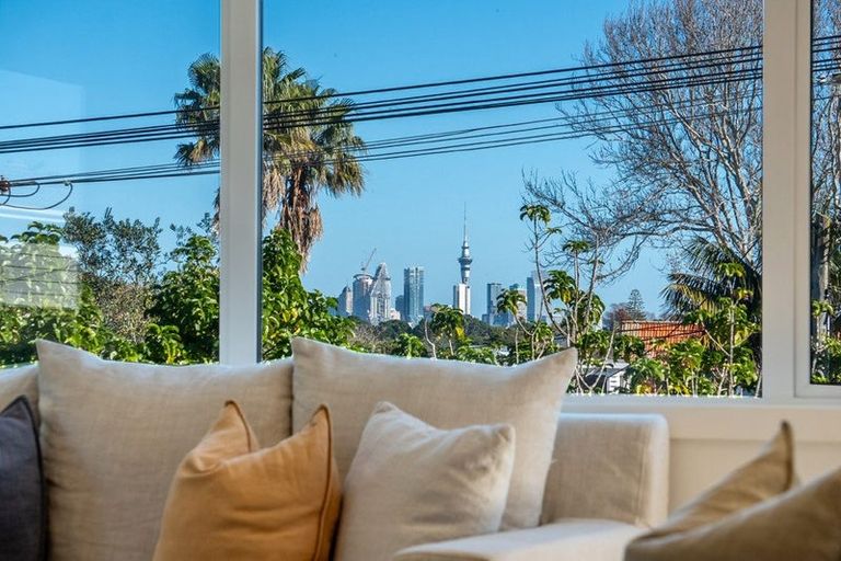 Photo of property in 8/118 Vauxhall Road, Narrow Neck, Auckland, 0624
