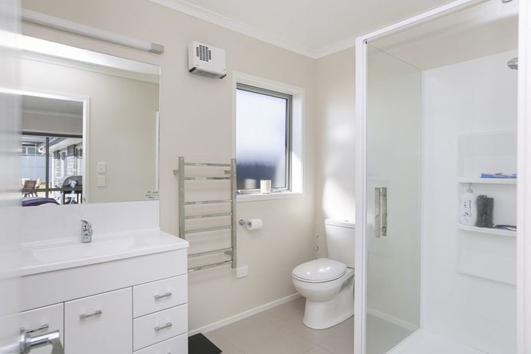 Photo of property in 122 Pohutukawa Place, Waiwhakaiho, New Plymouth, 4312