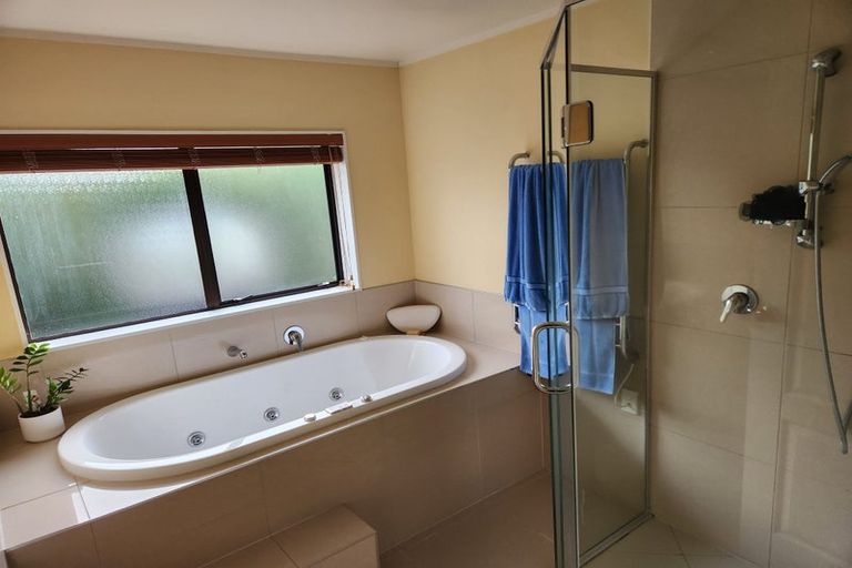 Photo of property in 2/24 Halver Road, Hillpark, Auckland, 2102