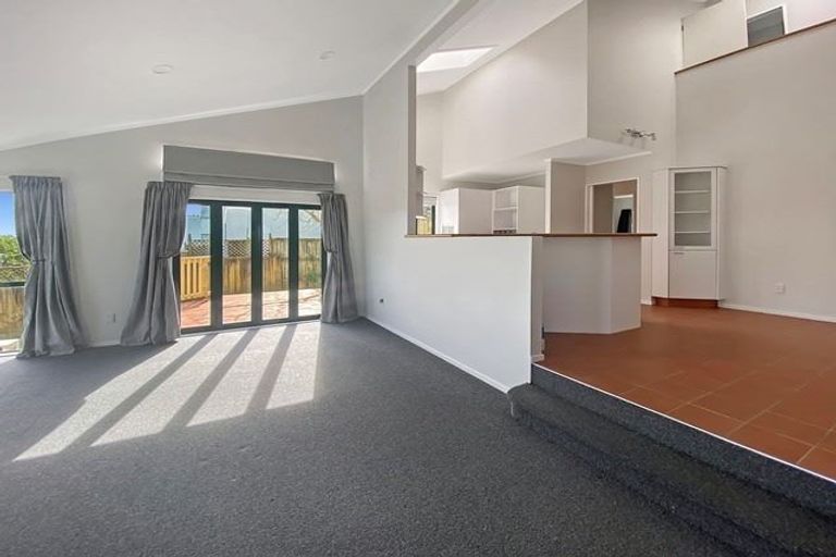 Photo of property in 24 Taroka Close, Pinehill, Auckland, 0632