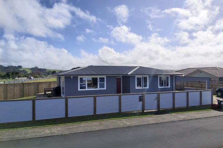 Photo of property in 1 Lowburn Avenue, Waipu, 0510