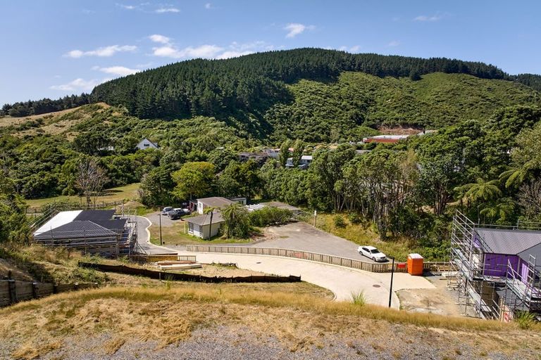 Photo of property in 1 Te Ara Kohuhu, Tawa, Wellington, 5028