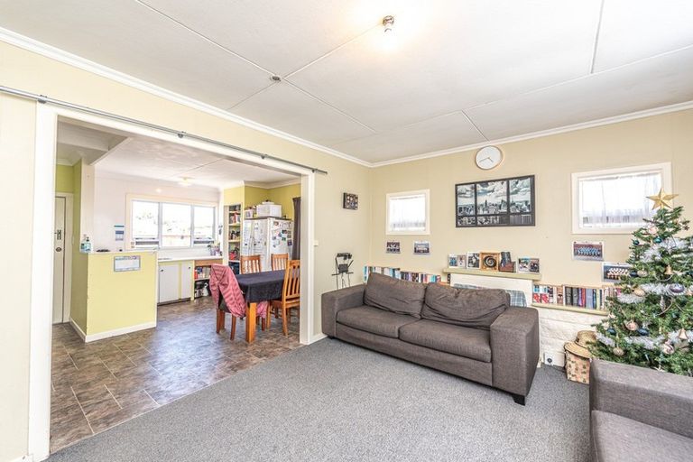 Photo of property in 8 Taupata Street, Castlecliff, Whanganui, 4501