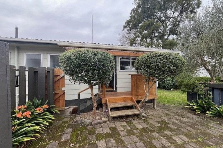 Photo of property in 2/8 Putney Place, Ranui, Auckland, 0612