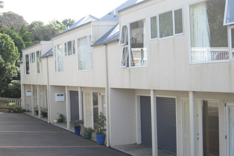 Photo of property in 37 Espin Crescent, Karori, Wellington, 6012