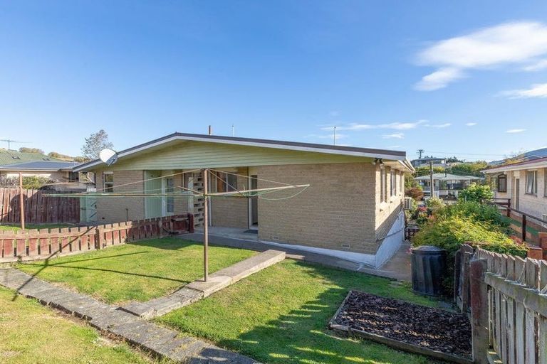 Photo of property in 4 Elwyn Crescent, Green Island, Dunedin, 9018
