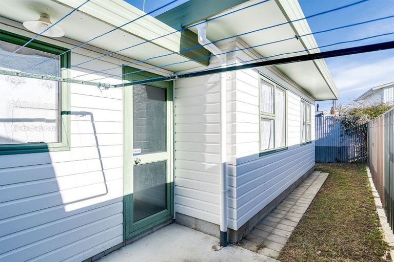 Photo of property in 2/13 Ted Harpur Place, Onekawa, Napier, 4110