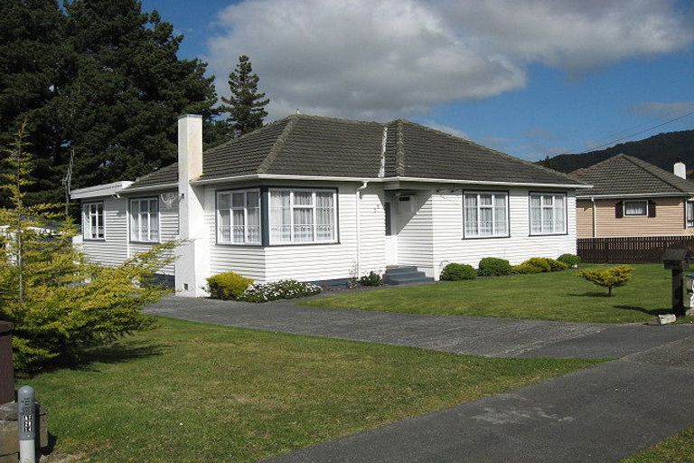 Photo of property in 35 Stanley Street, Wainuiomata, Lower Hutt, 5014