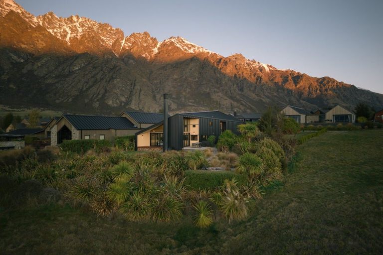 Photo of property in 14 Caithness Court, Jacks Point, Queenstown, 9371