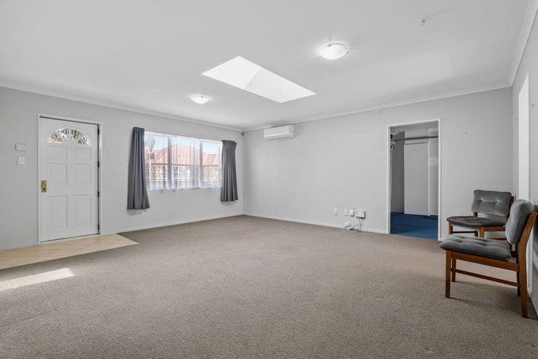 Photo of property in 1 Dunbarton Drive, Ranui, Auckland, 0612