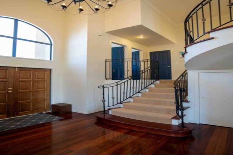 Photo of property in 40 Dress Circle, Newlands, Wellington, 6037