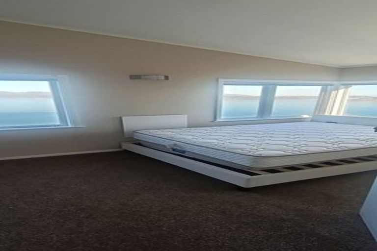 Photo of property in 120 Nicholson Road, Khandallah, Wellington, 6035