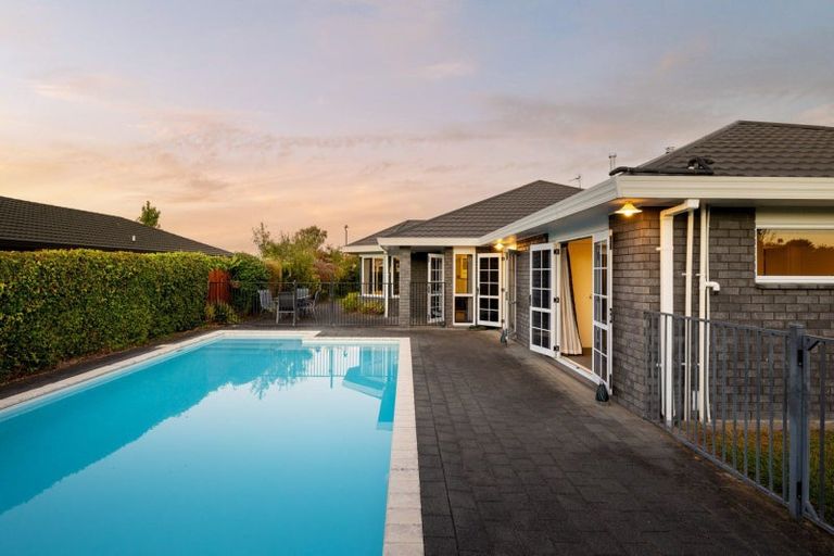 Photo of property in 31 Admiral Crescent, Flagstaff, Hamilton, 3210