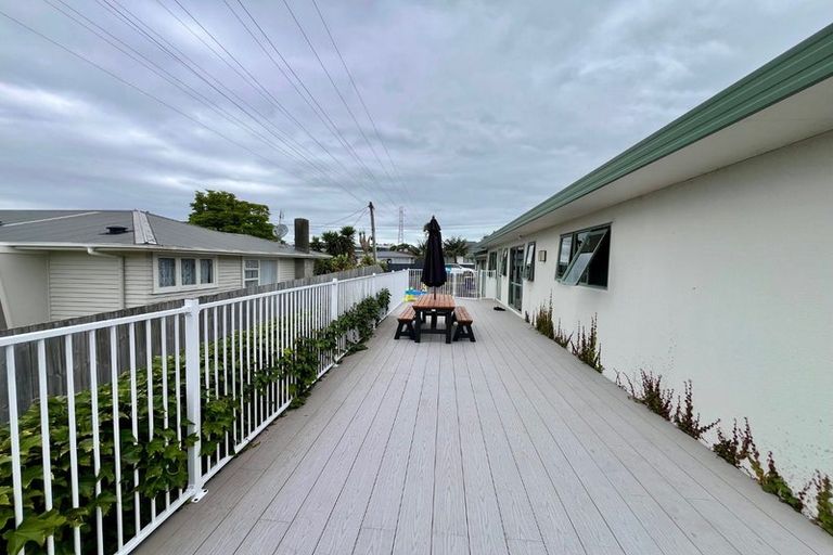 Photo of property in 12a Grainger Road, Te Atatu South, Auckland, 0610