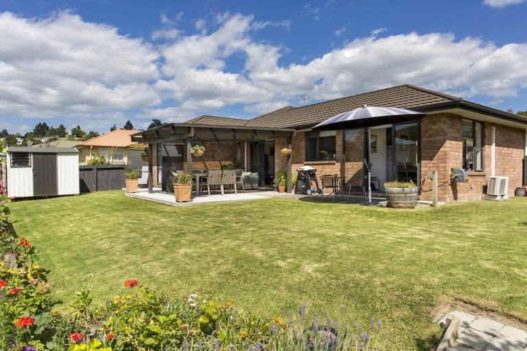 Photo of property in 35 Cabeleigh Drive, Helensville, 0800