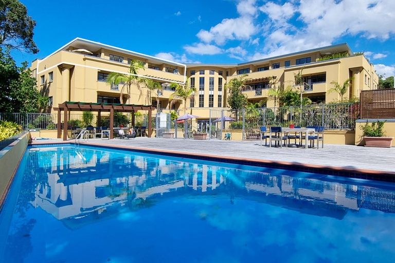 Photo of property in 2c/7-11 Bute Road, Browns Bay, Auckland, 0630