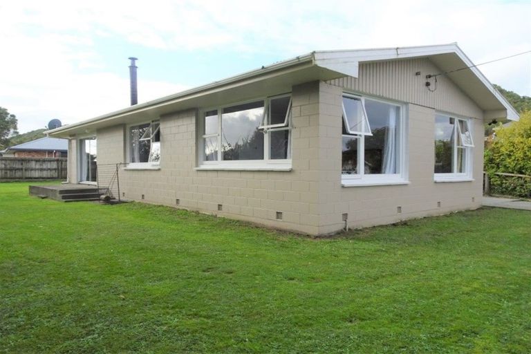 Photo of property in 5 Jamieson Road, Karoro, Greymouth, 7805