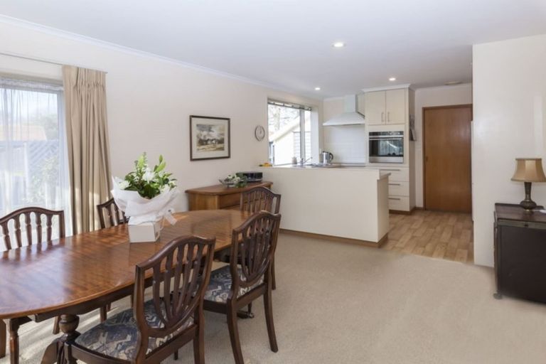 Photo of property in 27 Regency Crescent, Redwood, Christchurch, 8051