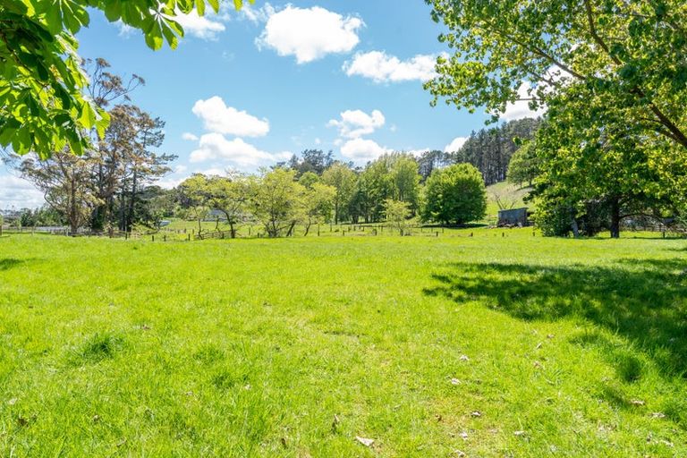 Photo of property in 103 Awa Road, Kumeu, 0891