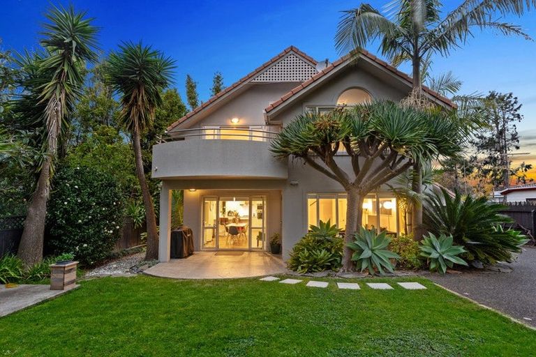 Photo of property in 2/12 Wolsley Avenue, Milford, Auckland, 0620