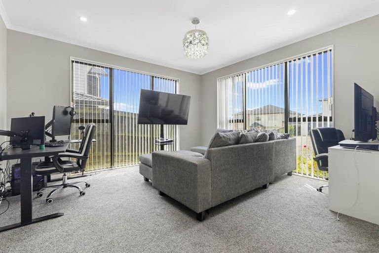 Photo of property in 31 Te Aramanu Crescent, Papakura, 2110