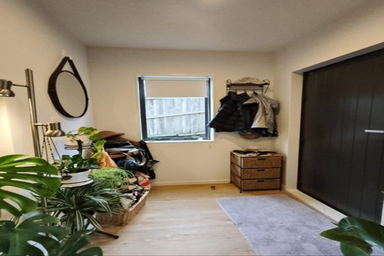 Photo of property in 1/9 Donovan Avenue, Massey, Auckland, 0614