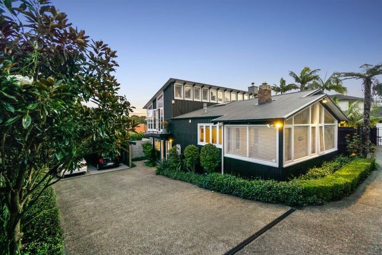 Photo of property in 194b Queen Street, Northcote Point, Auckland, 0627