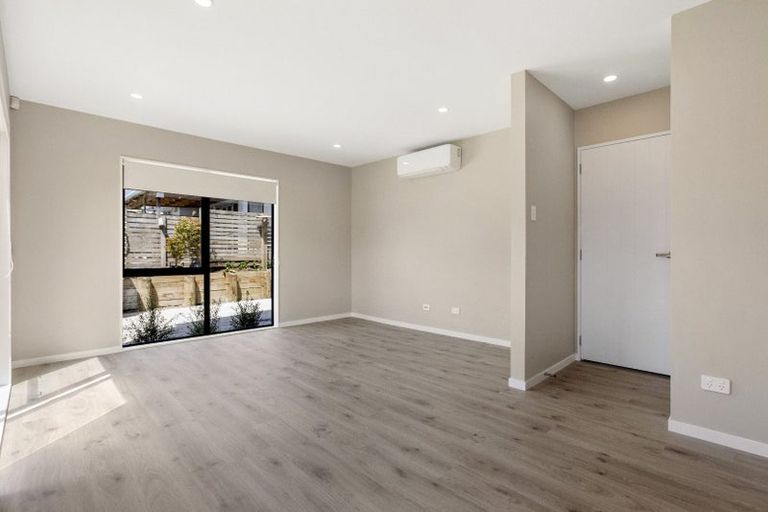Photo of property in 47a Gossamer Drive, Pakuranga Heights, Auckland, 2010