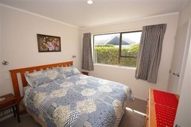 Photo of property in 16 Hastings Street, Waikanae Beach, Waikanae, 5036