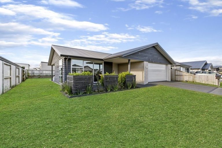 Photo of property in 17 Raiha Street, Papamoa Beach, Papamoa, 3118