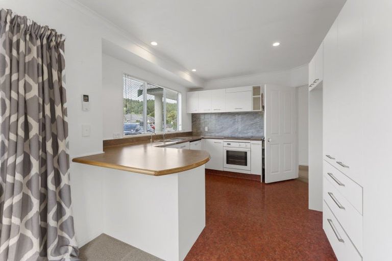 Photo of property in 14 Millwood Place, Silverstream, Upper Hutt, 5019