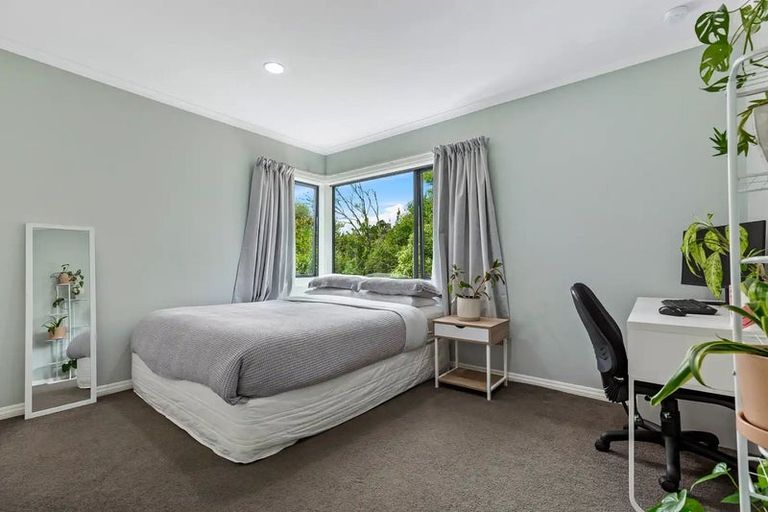 Photo of property in 4a Pounamu Avenue, Greenhithe, Auckland, 0632