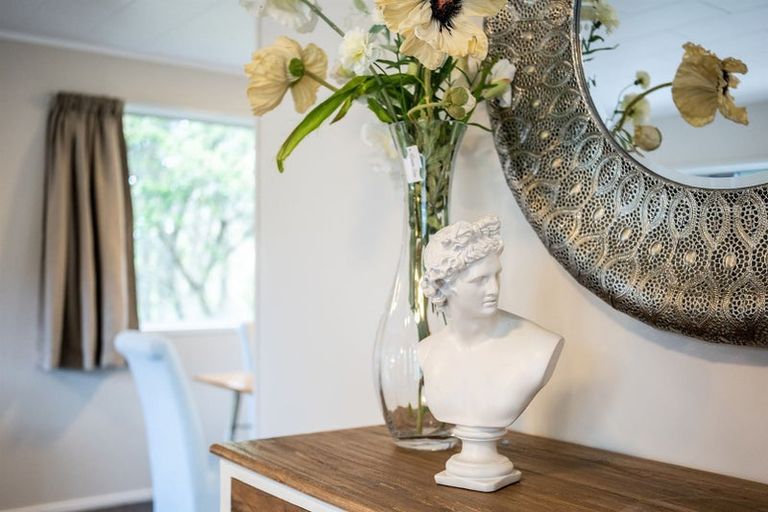 Photo of property in 27 Lavery Place, Sunnynook, Auckland, 0632