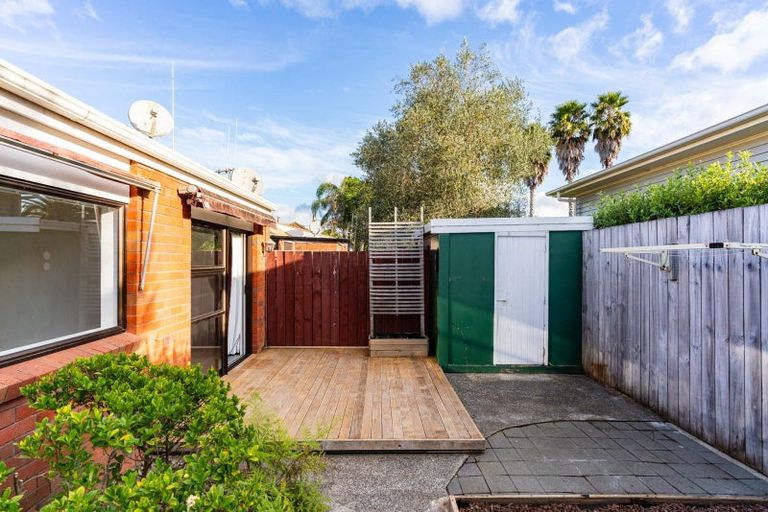 Photo of property in 2/9 Cairnfield Road, Kensington, Whangarei, 0112