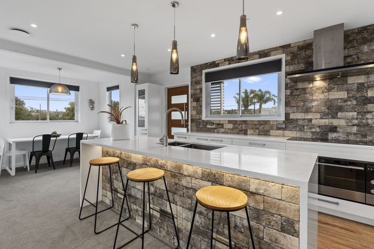 Photo of property in 1/467 Beach Road, Murrays Bay, Auckland, 0630