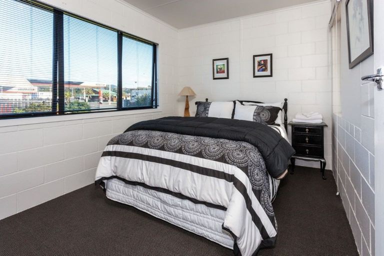 Photo of property in 100 Ocean Road, Whangamata, 3620