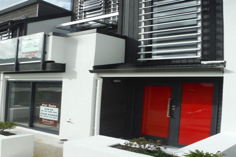 Photo of property in 2/10 Silver Moon Road, Albany Heights, Auckland, 0632