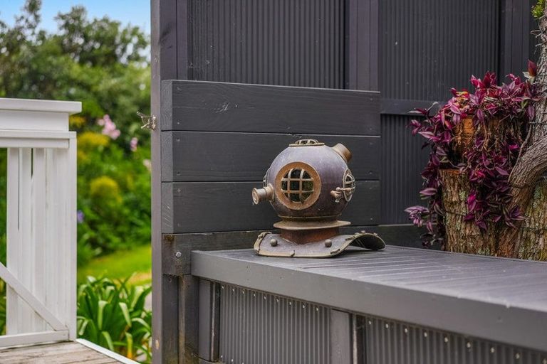 Photo of property in 120 Kawakawa Bay Coast Road, Kawakawa Bay, Papakura, 2585