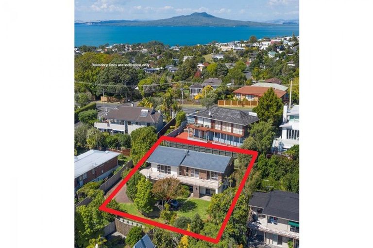 Photo of property in 24 Aberdeen Road, Campbells Bay, Auckland, 0620