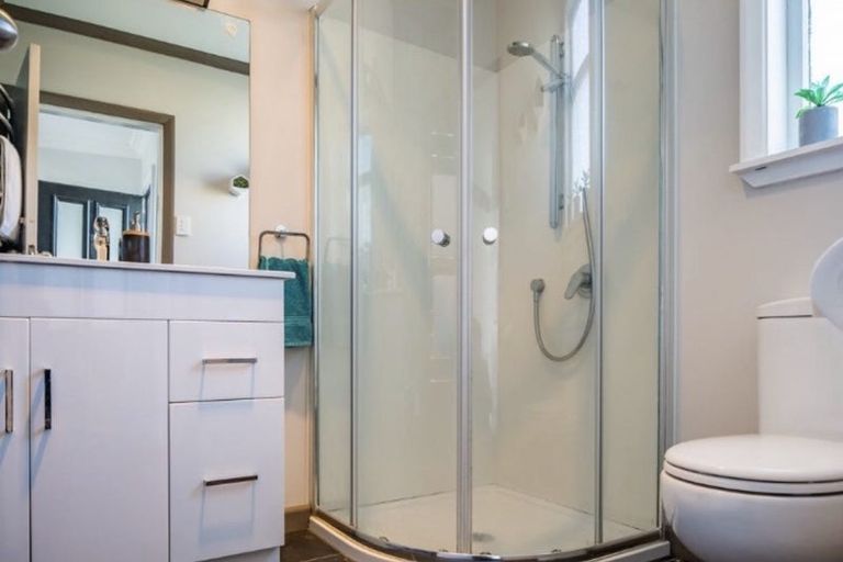 Photo of property in 206 Miromiro Road, Normandale, Lower Hutt, 5010